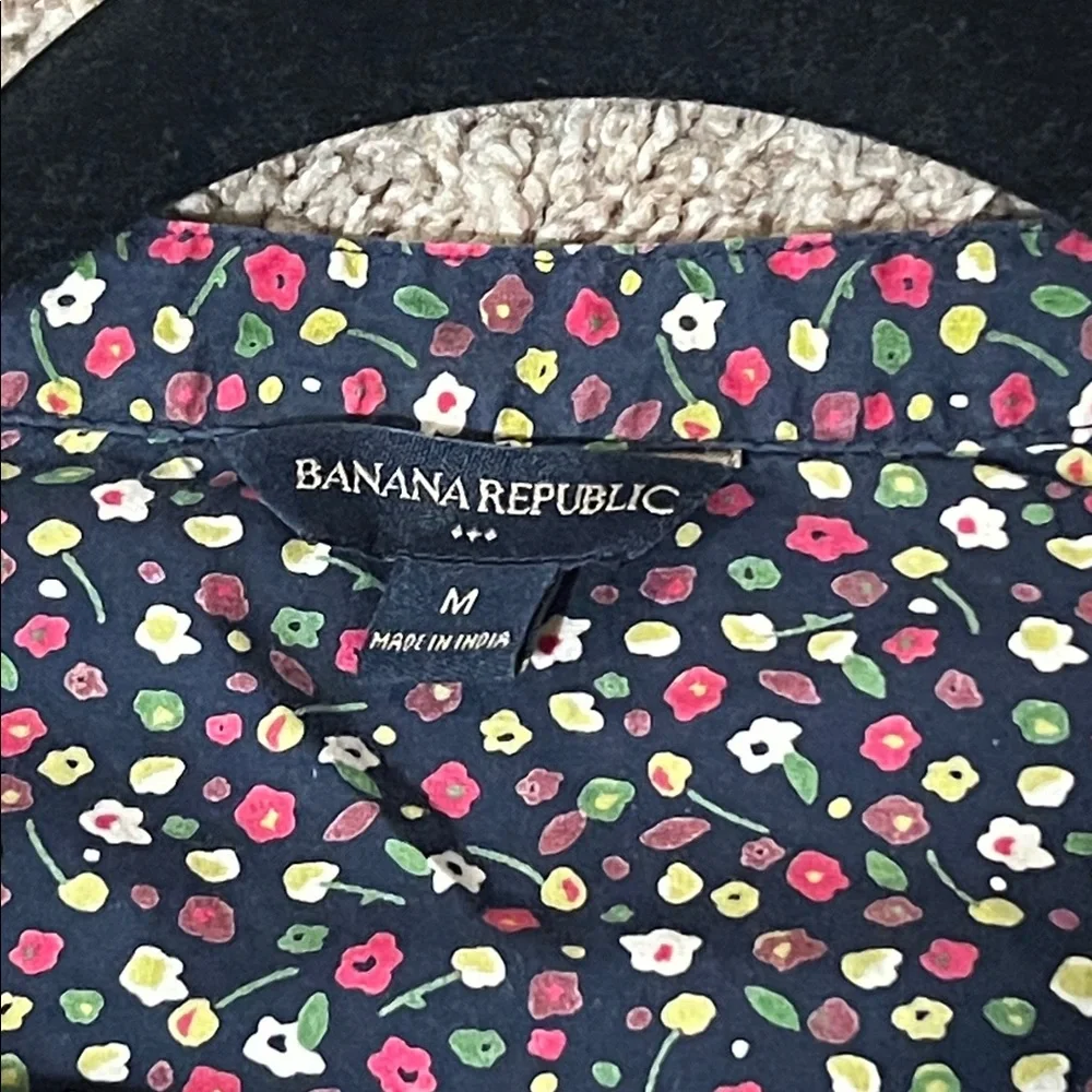 Banana Republic Floral Button-Front Women's Top with tie back, size medium - Picture 2 of 4